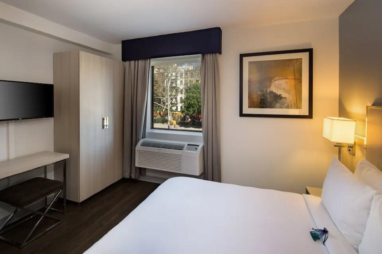Gatsby Athens Hotel Exterior photo A typical room at the hotel