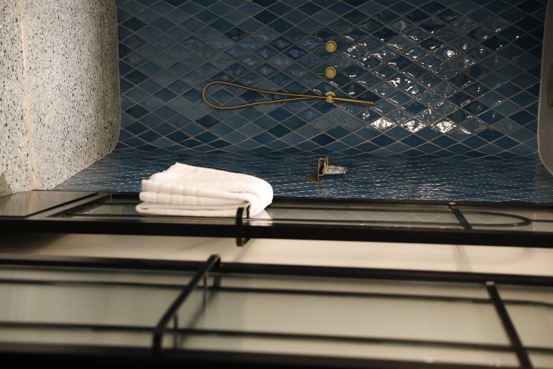 Gatsby Athens Hotel Exterior photo A shower in a hotel