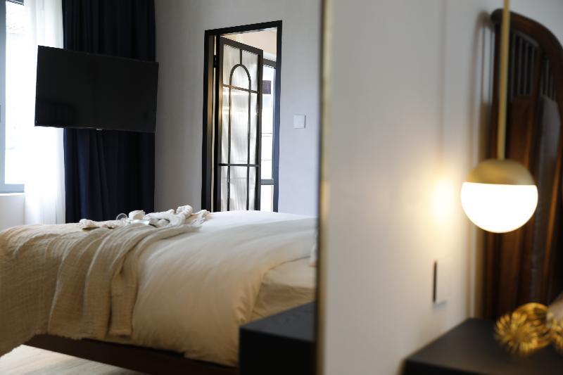 Gatsby Athens Hotel Exterior photo A room at the hotel